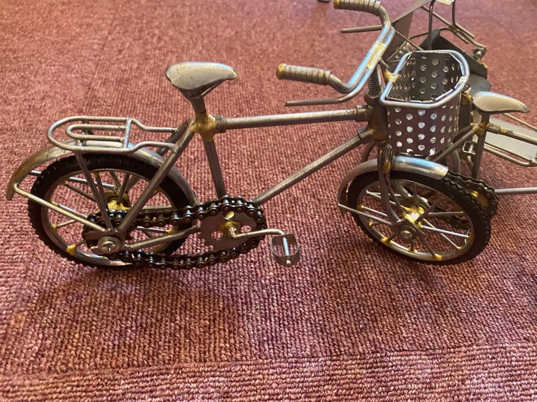 自転車　オブジェ　2つ