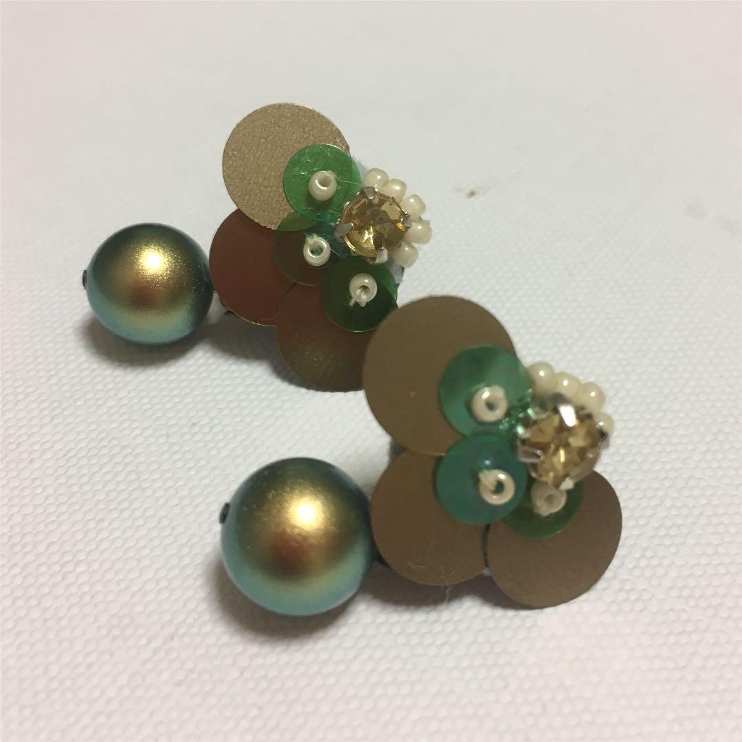 玉虫色のアンティークビーズピアス☆ ヴィンテージ アンティーク 和装にも！