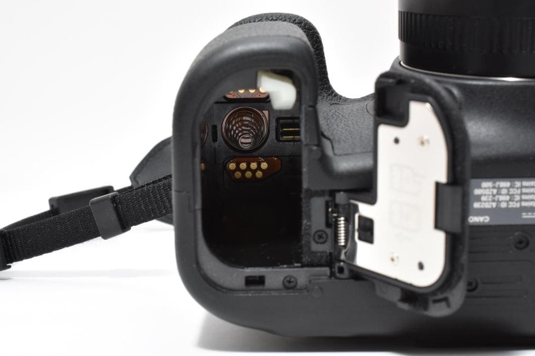 【超美品】キャノン EOS 6D Mark II レンズキット 箱付き #437
