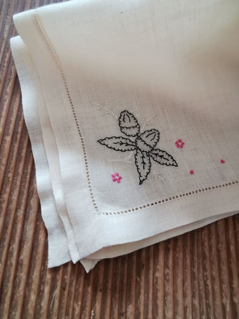 アンティーク ドングリ小花刺繍 極細糸ファインリネンクロス ヘムステッチハンカチ