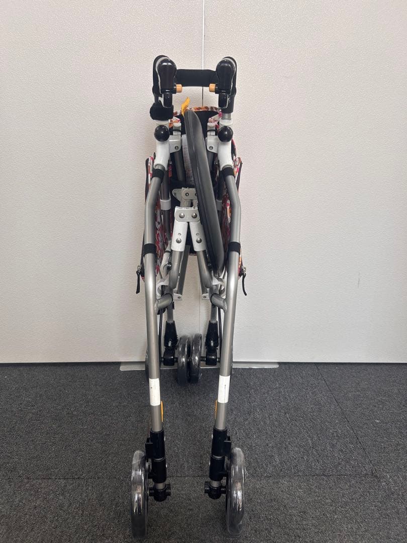 象印ベビー　プウプレストマム　花柄　シルバーカー　歩行器　軽量