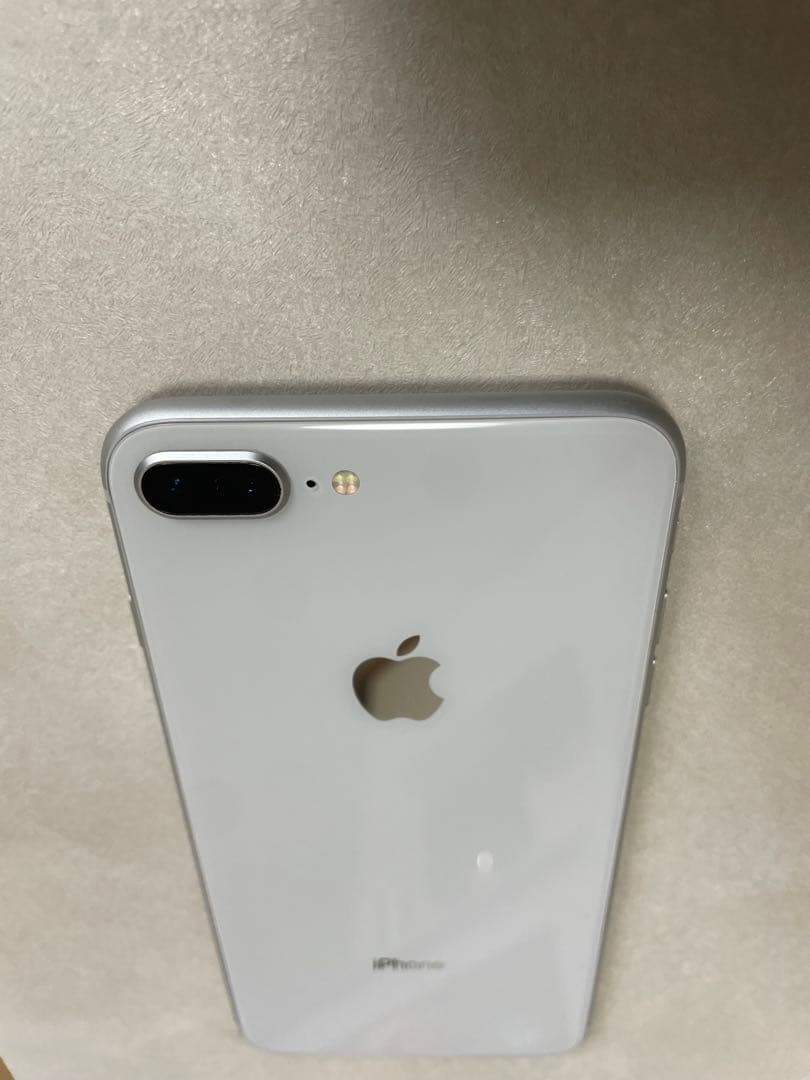 【SIMフリー】iPhone8 Plus 64GB シルバー 画面外に割れあり