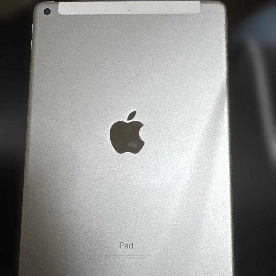Apple iPad シルバー 本体　第5世代　32GB