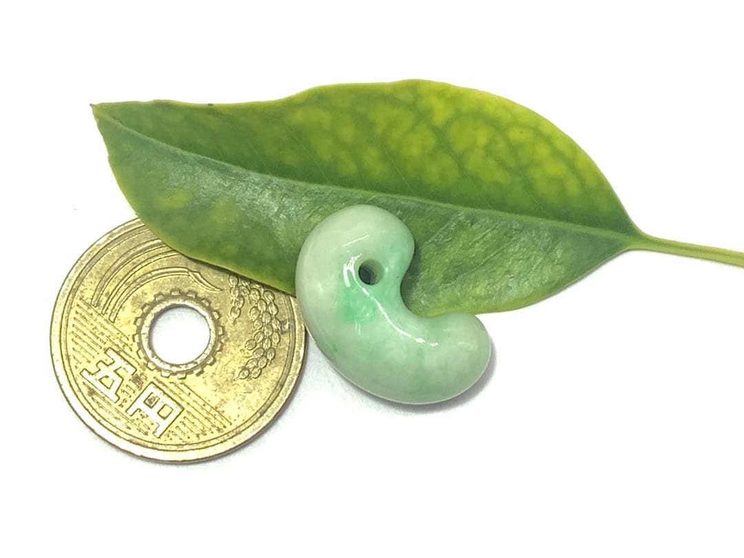 ⭕️極上全面透過‼️ 古代よりの御守り　糸魚川翡翠勾玉ジェダイト　鑑定ソーティング付