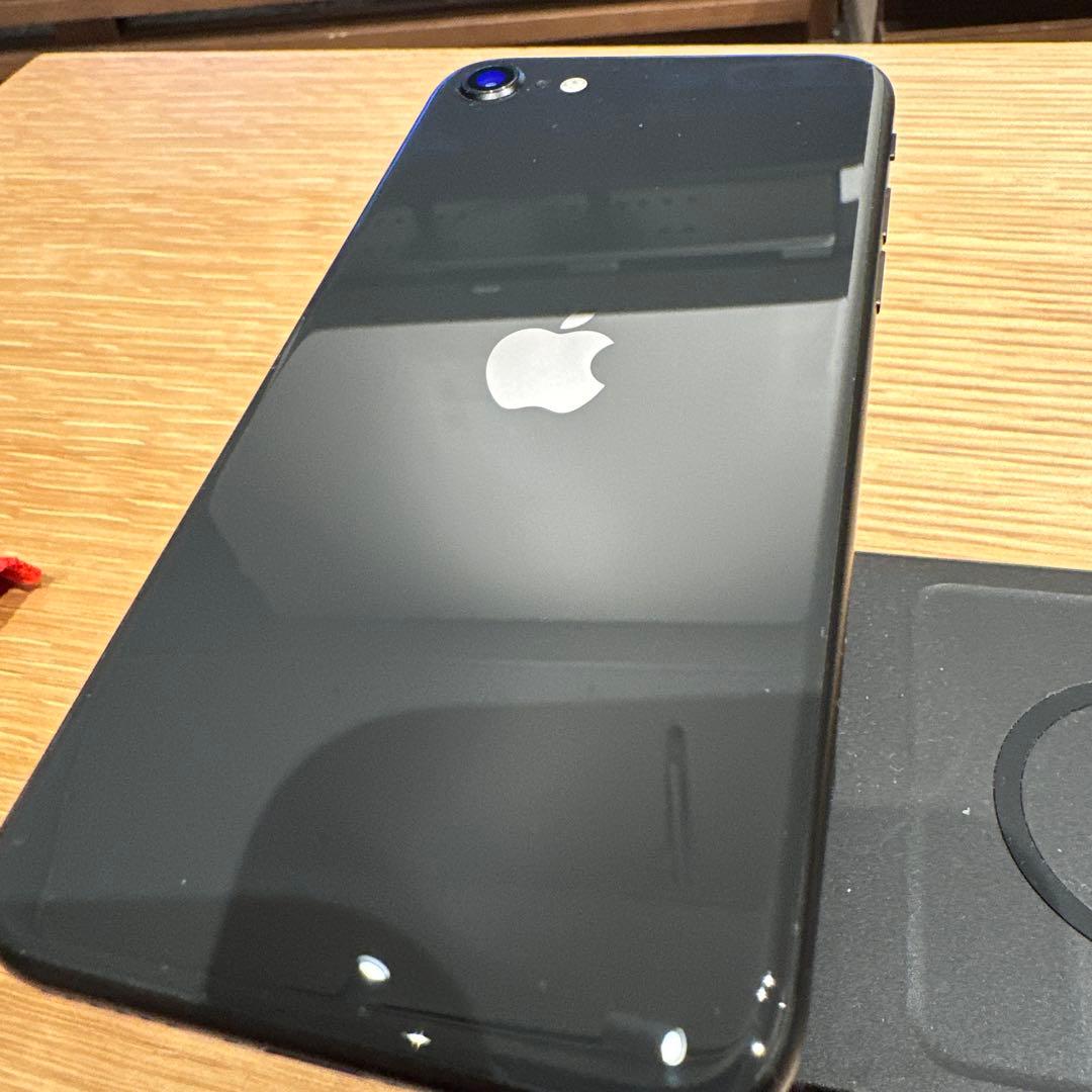 Apple iPhone se２ブラック 本体