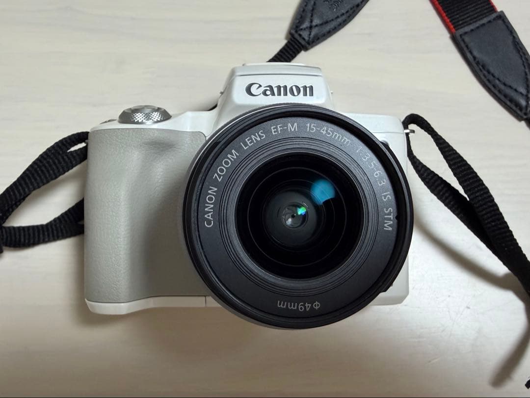Canon EOS Kiss M ダブルレンズキットSDカード・カメラバッグ付