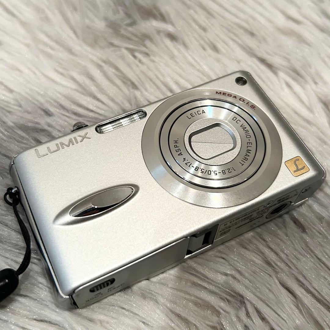 【超絶品】Panasonic LUMIX DMC-FX8 シルバー 動作確認済