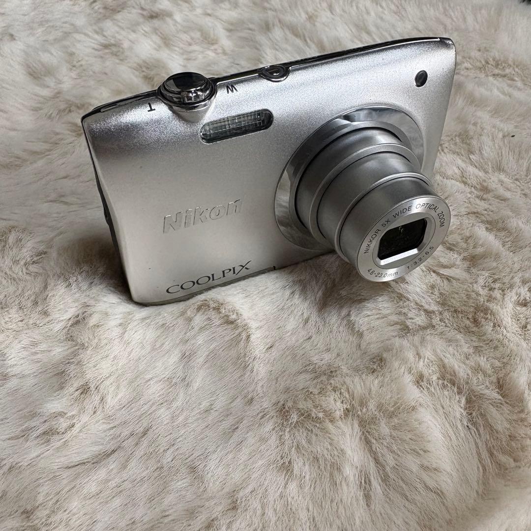 ⭐️Nikon ⭐️ COOLPIX A100 シルバー　本体　バッテリー