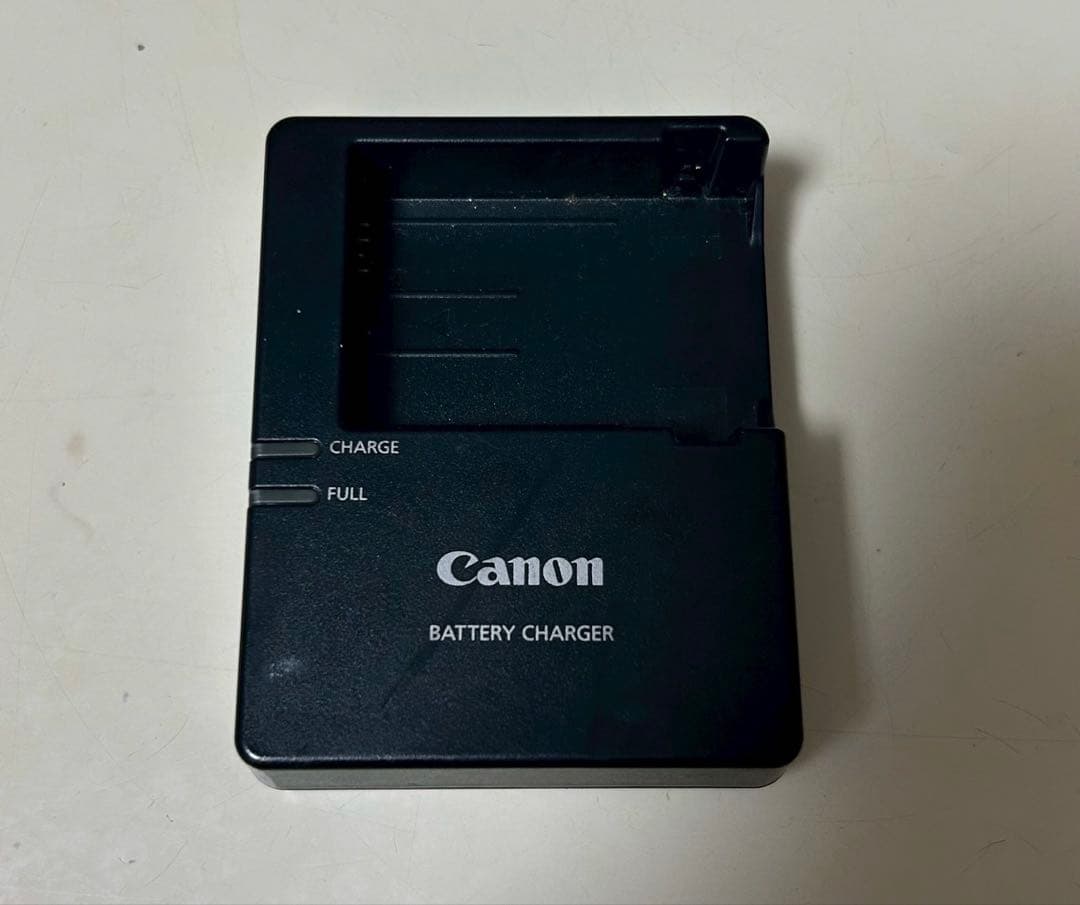 Canon EOS Kiss X4デジタル一眼レフ 2本レンズ付き