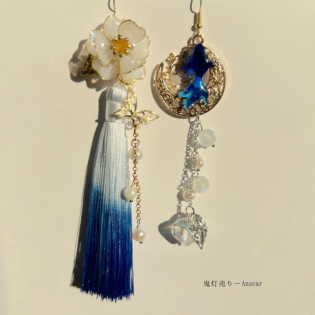 白椿と蒼金魚と鬼灯の和風ピアス　イヤリング 蝶々と淡水パール、ロングタッセル付き