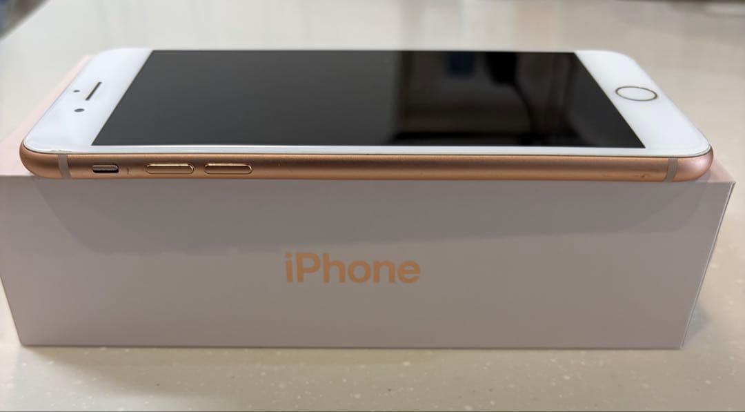 『美品』 iPhone8Plus ケース・保護フィルム付き