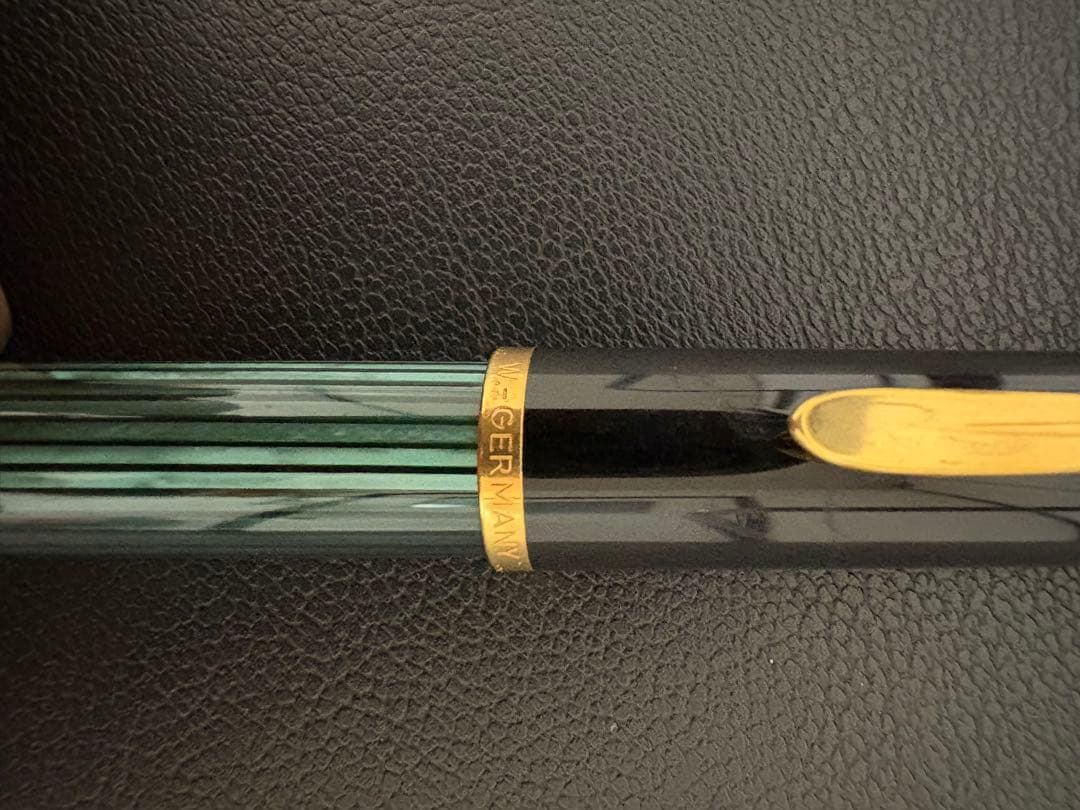 Pelikan 万年筆 黒と緑のストライプ