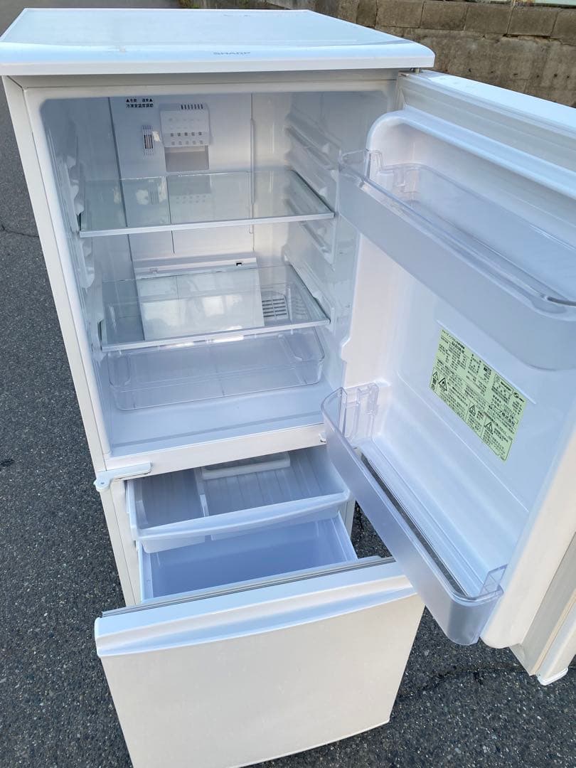 シャープ冷蔵庫　１３７L