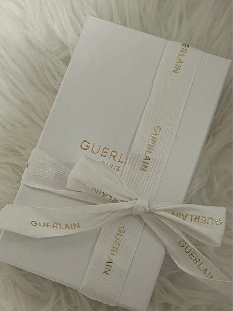 Guerlain プレゼントボックスショッパー付 ケース＆リフィルsatin11