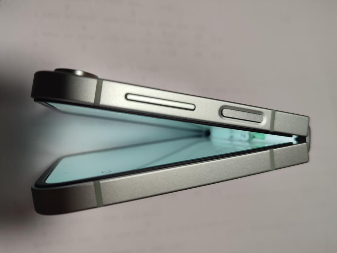 Galaxy Z FLIP6（ギャラクシー Z フリップ 6）