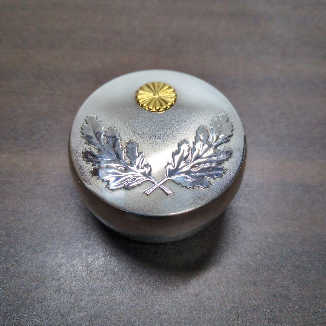 明仁天皇ご即位10年記念 菊葉文 棗形 ボンボニエール 重さ約116g