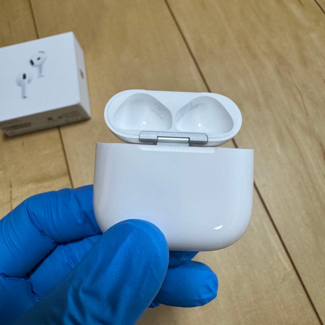 Apple AirPods 4 充電ケースと箱と説明書付き