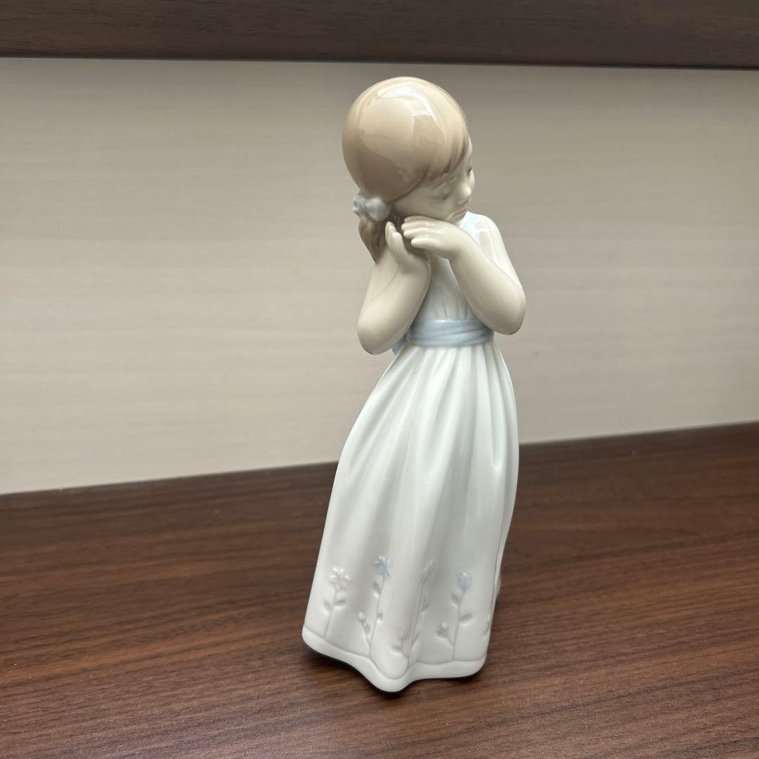 LLADRO リヤドロ　我が家のプリンセス A06973
