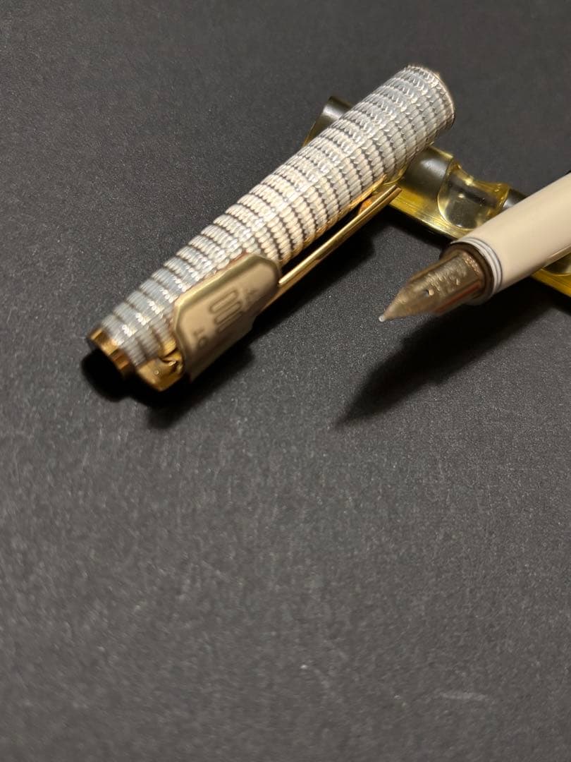 パイロット　14K万年筆　レディ　レトロな　白　ホワイト　廃盤　シルバー