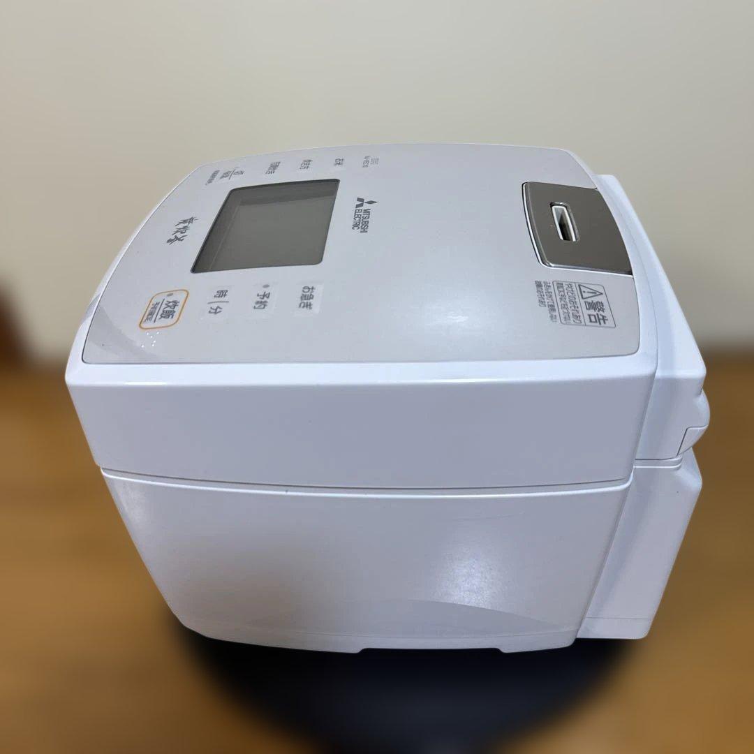 三菱　炊飯器　5.5合炊き　NJ-VEC10-H 2022年製