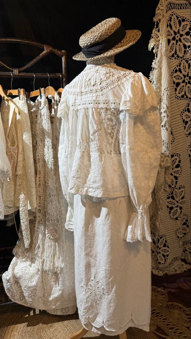 Antiqueホワイトヴィンテージドレス レース装飾付き