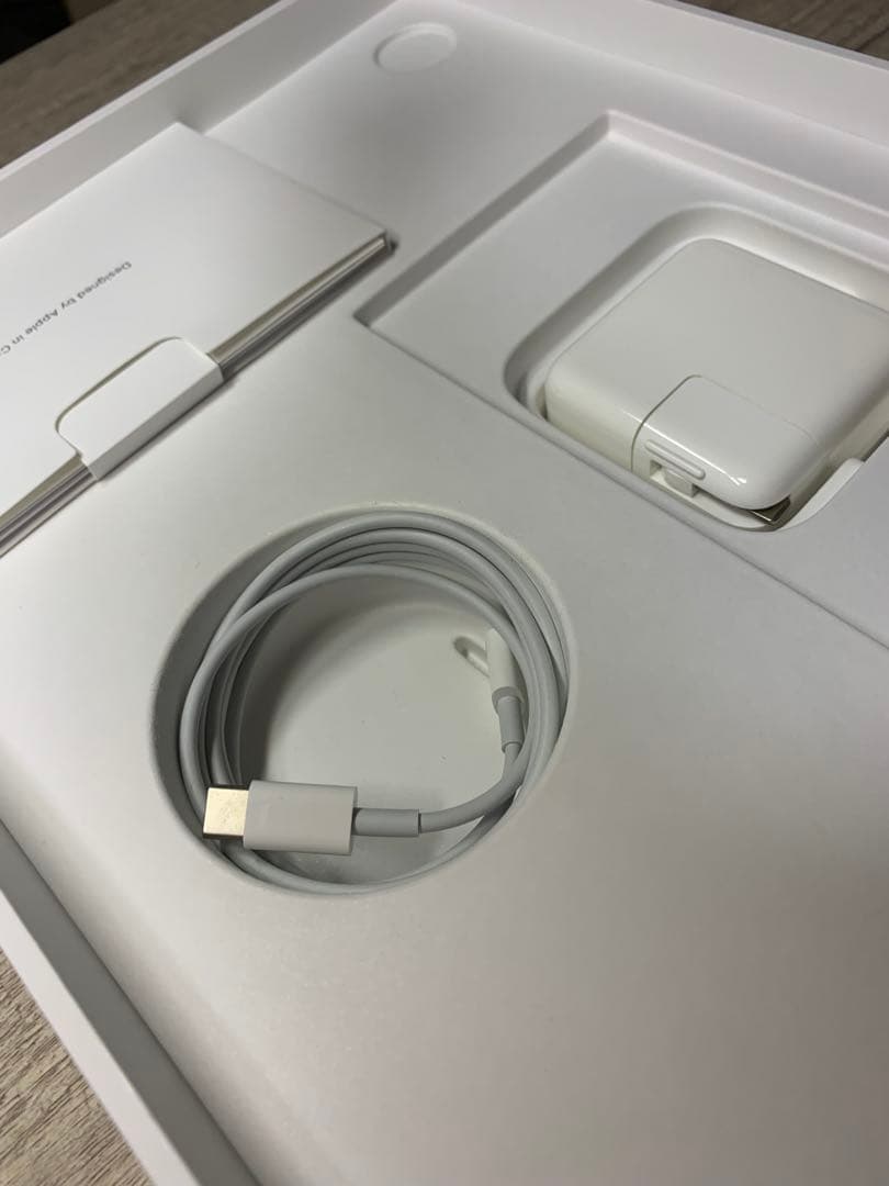 【Apple純正品】MacBook Air2020 シルバー充放電３０回