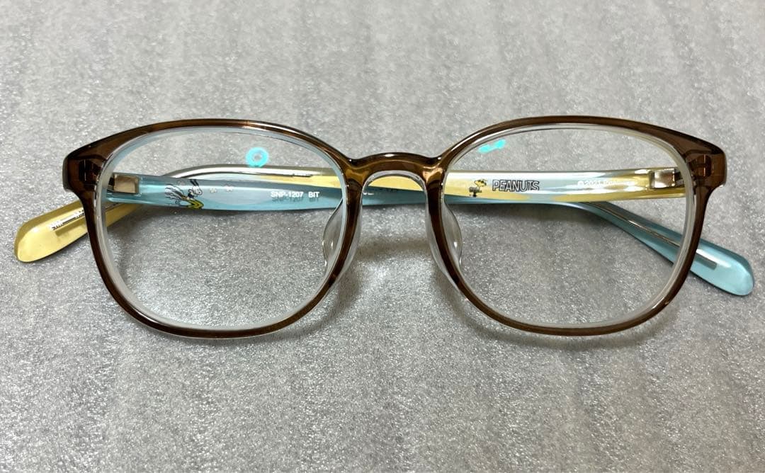 美品 SNOOPY スヌーピー 眼鏡フレームと速乾性メガネクリーナー10包付
