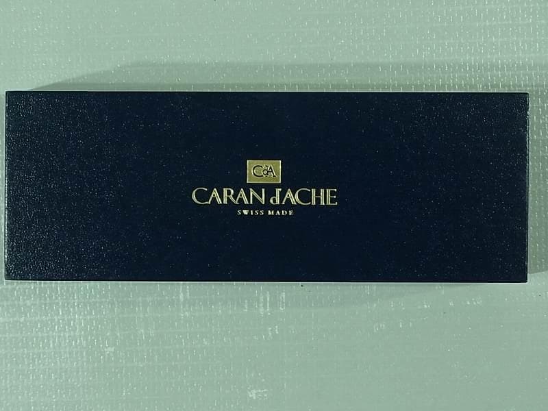 CARAN d'ACHE GRENAT ボールペン　未開封