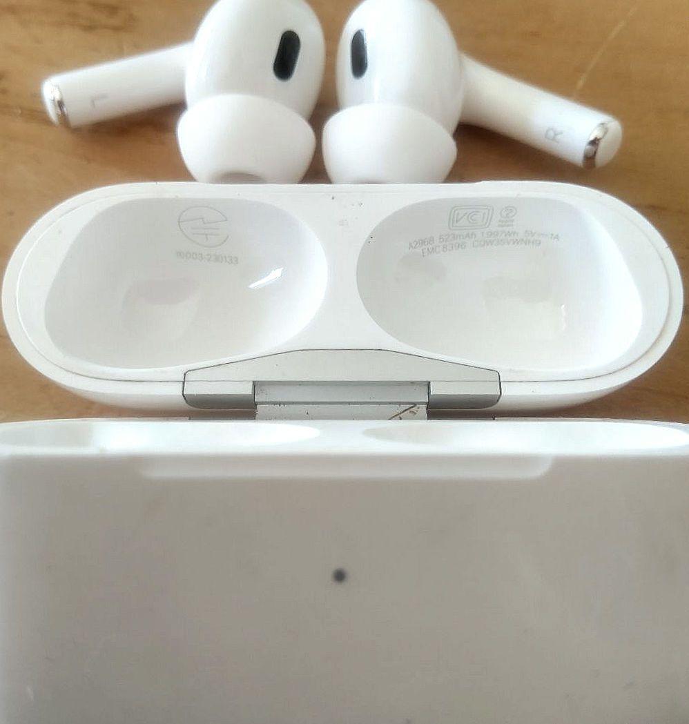 j*8様 Apple Airpods A2968 稼働確認済み