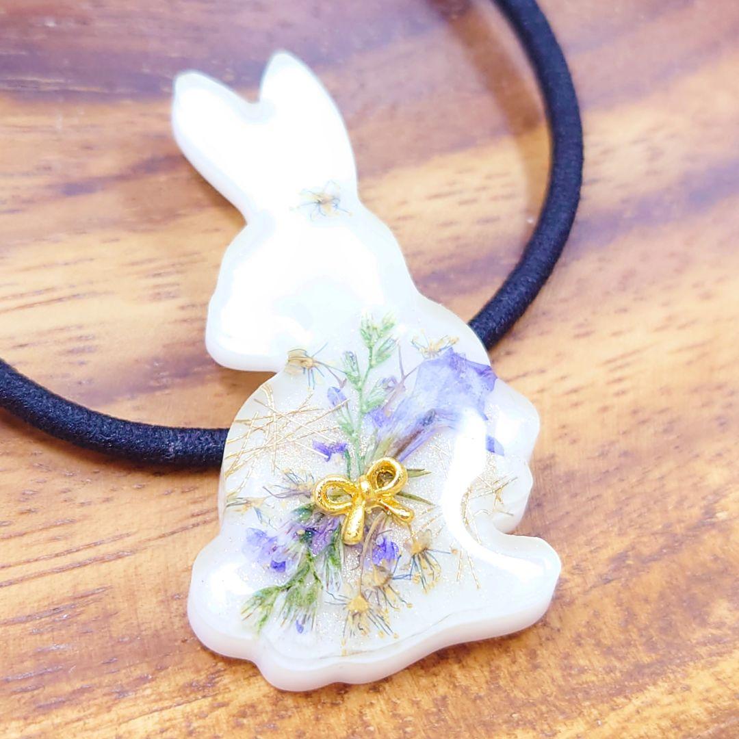押し花うさぎのヘアゴム♡ホワイト ハンドメイド レジン リボン 白 ブルー お花