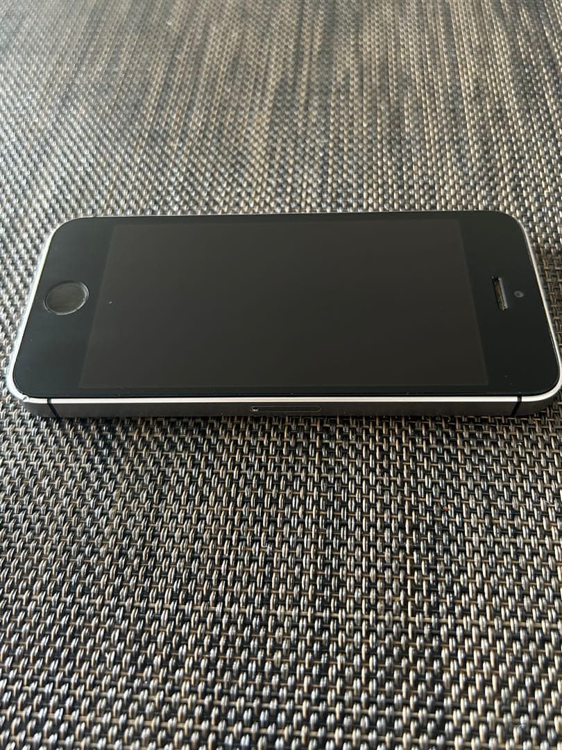 Apple iPhone SE シルバー 32GB