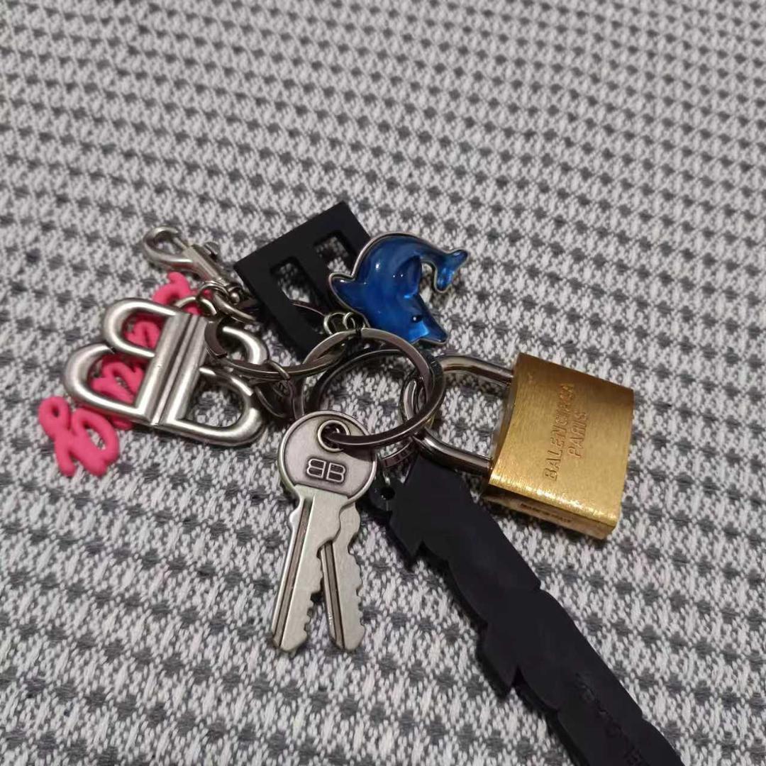 BALENCIAGA キーリング キーホルダー ロゴ