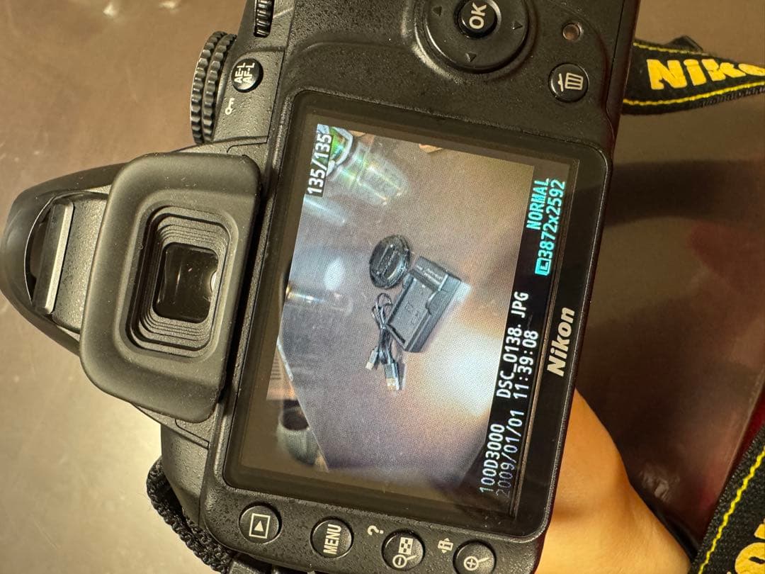 Nikon D3000 デジタル一眼レフカメラ 本体とレンズ