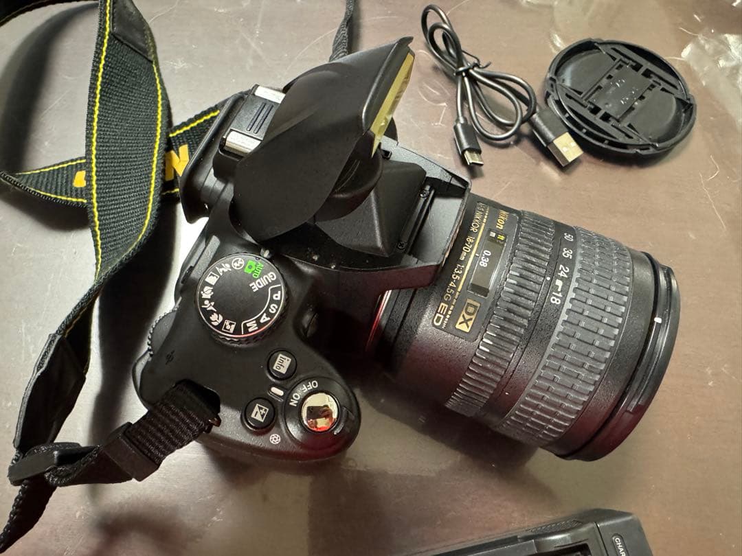 Nikon D3000 デジタル一眼レフカメラ 本体とレンズ