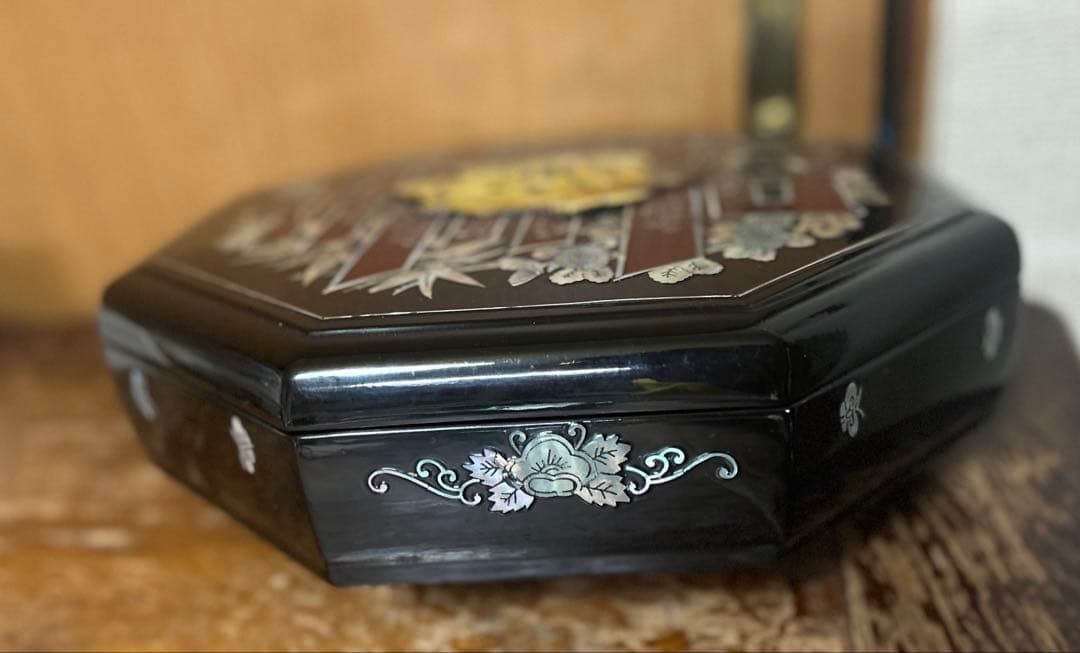 【未使用品】螺鈿細工 漆塗り八角形重箱 伝統工芸品縁起が良いクジョルパン九節板