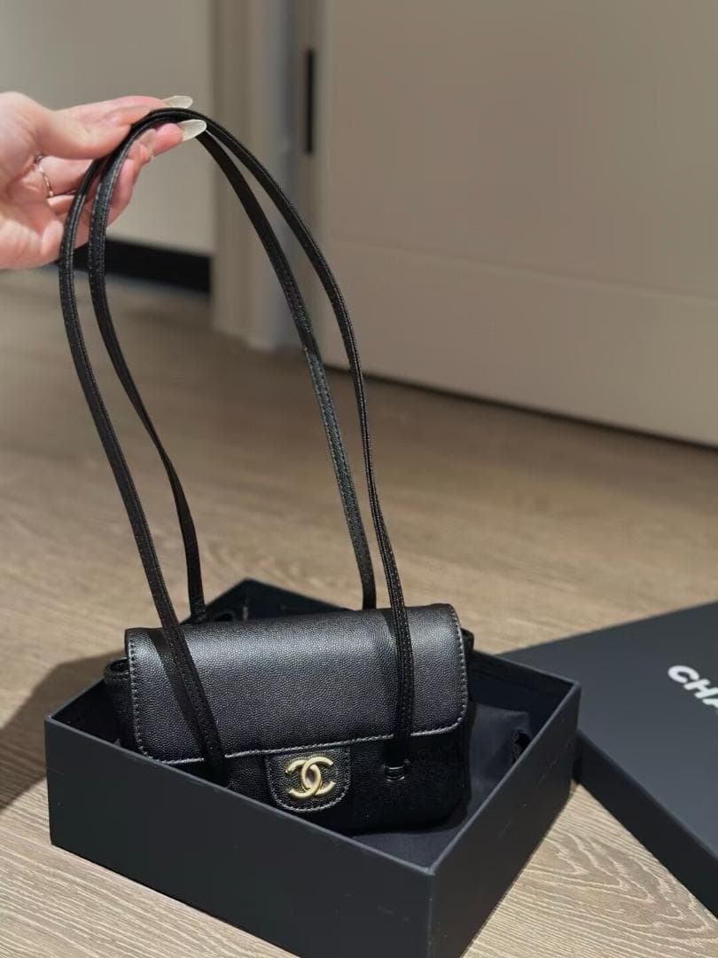 値下げ！ ストラップ chanel クラッチバッグ jennie 26P