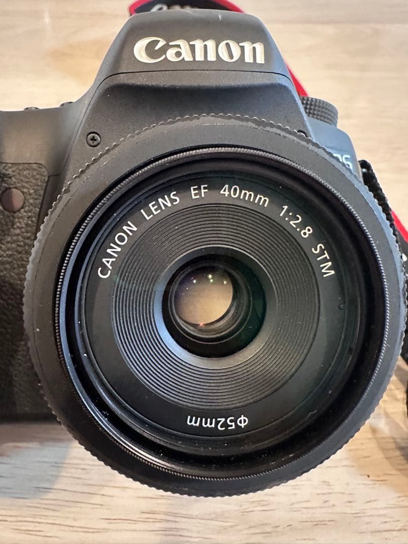 Canon EOS 6D デジタル一眼レフカメラ　単焦点レンズ付き