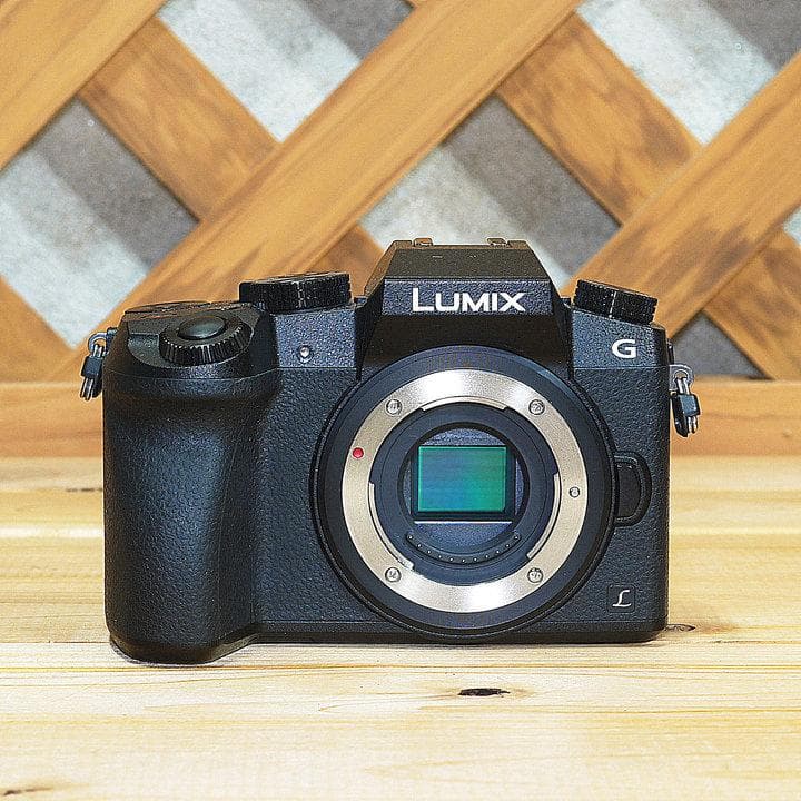LUMIX DMC-G7 ミラーレスカメラ 本体とバッテリー3個　SDカード