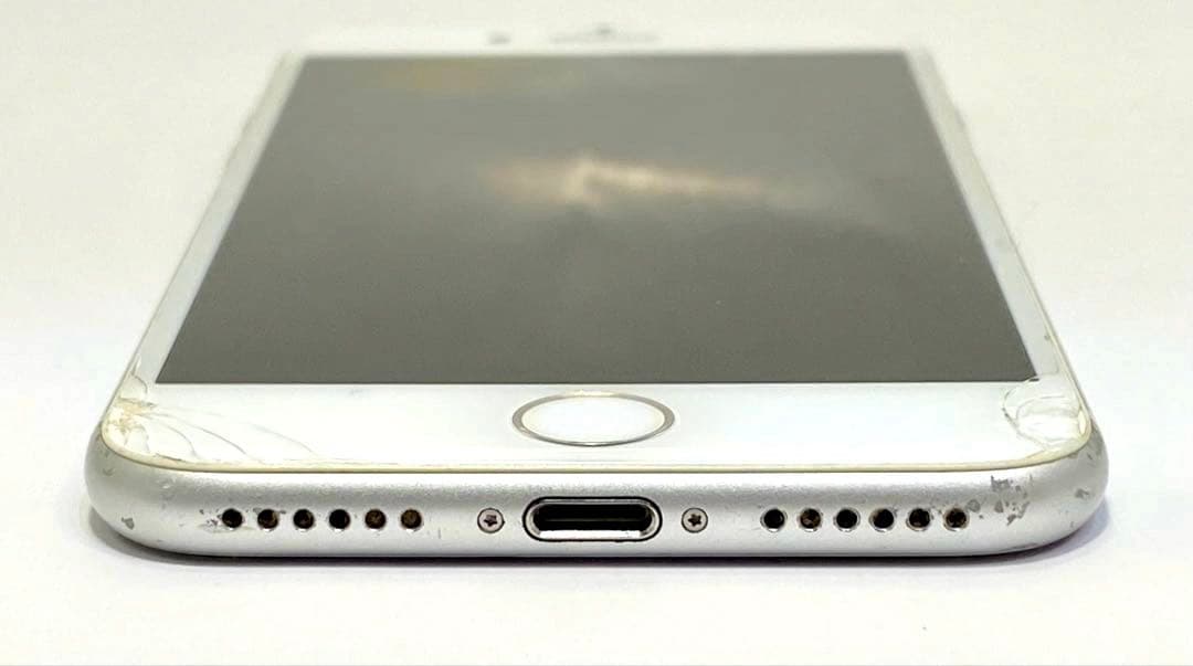 iPhone 8 64GB シルバー 本体 SIMロック解除済 画面割れ au◯