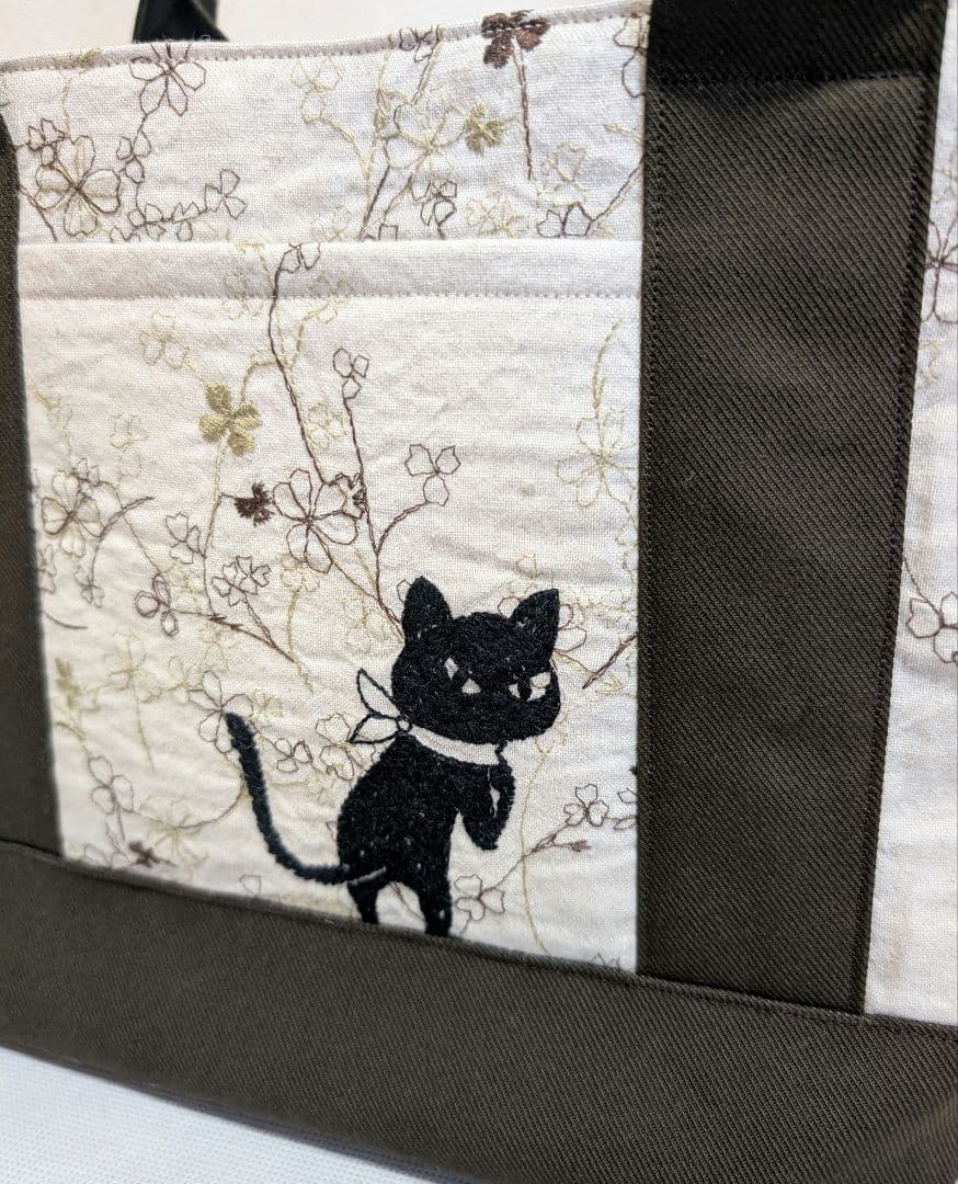 ハンドメイド　あおりポケット付トートバッグ　クロッチくん