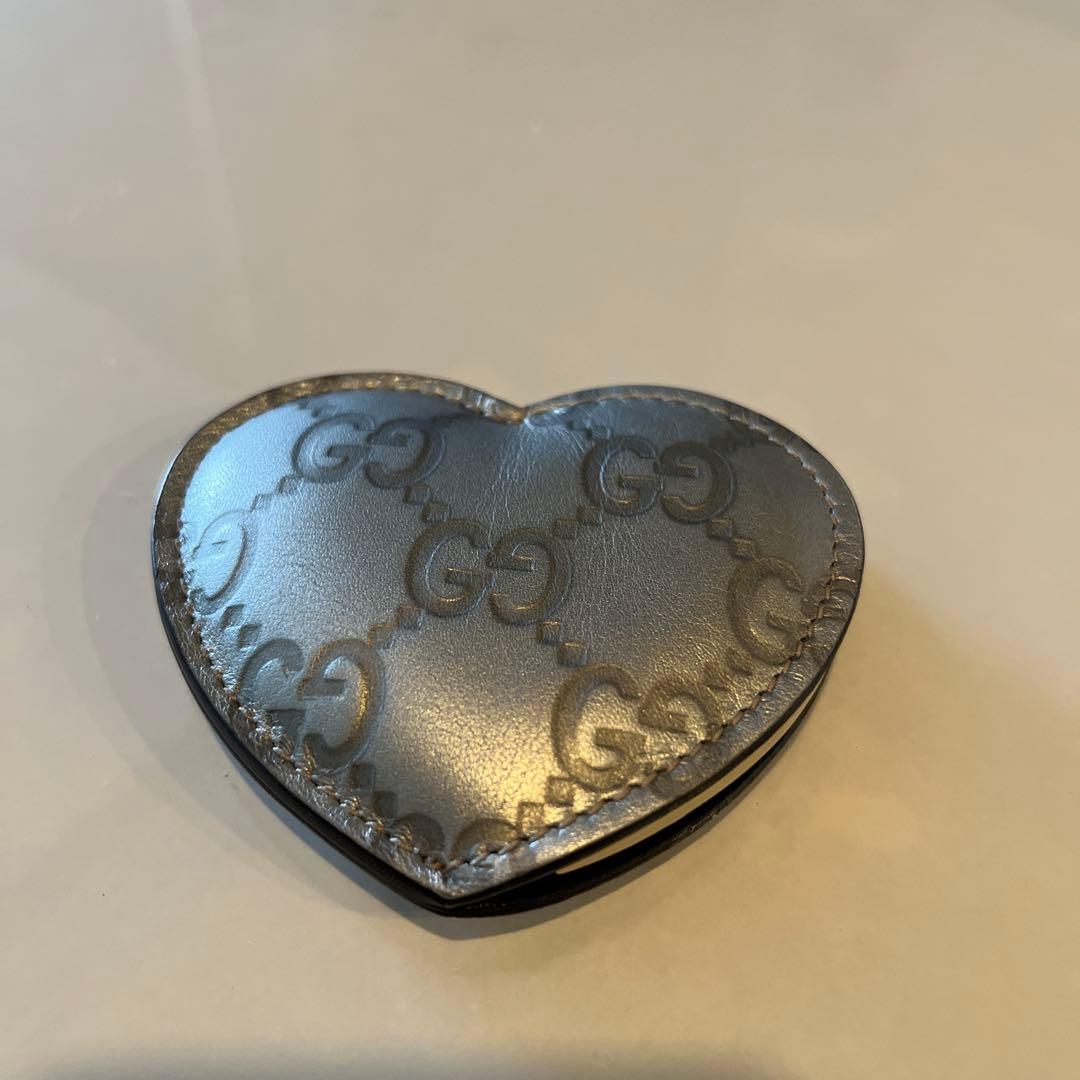 【Gucci 】ハート型ミラー