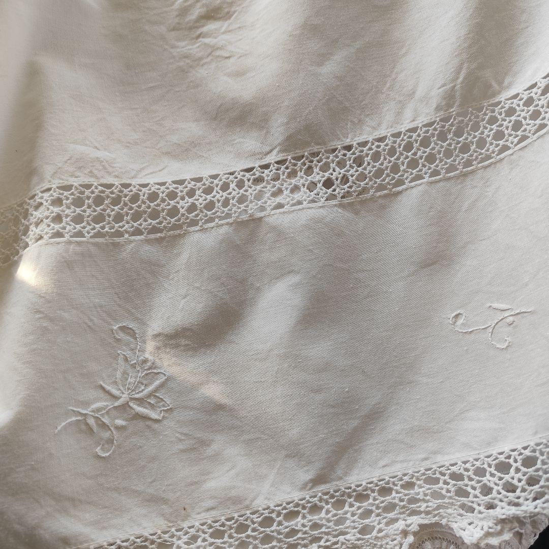 白糸手刺繍　クロッシェレース繋ぎ　フリークロス