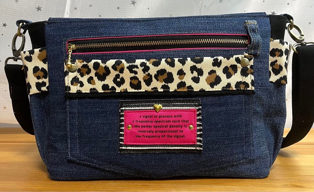 デニムリメイクバッグ（M）No.775☆ショルダーバッグ　斜めがけバッグ