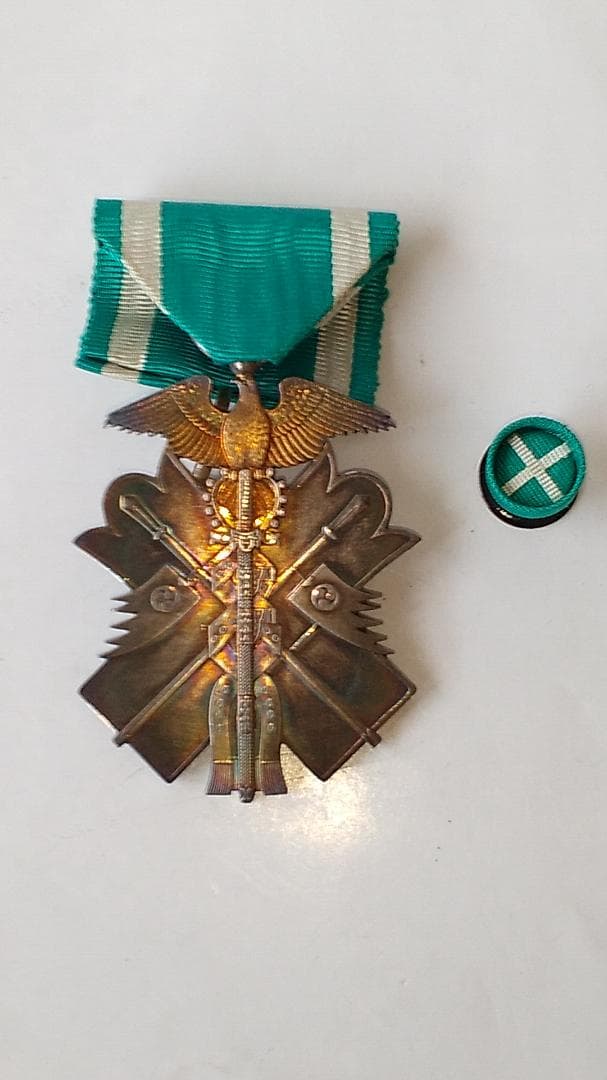希少品 功七級金鵄勲章 勲章 ミリタリー ミリタリーグッズ 旧日本軍 美品 です
