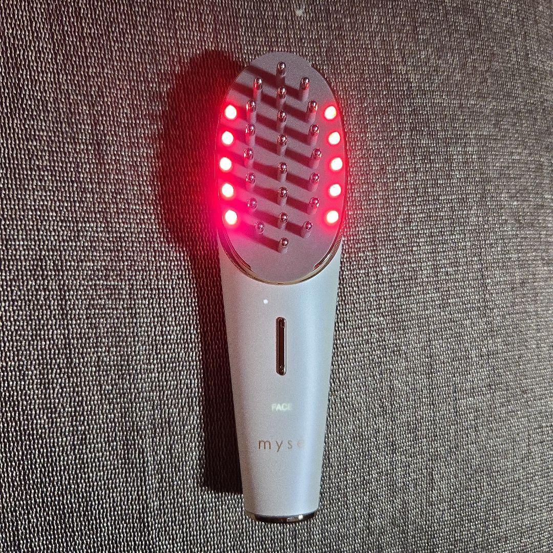 mysé スカルプブラシ ホワイト 充電器付き
