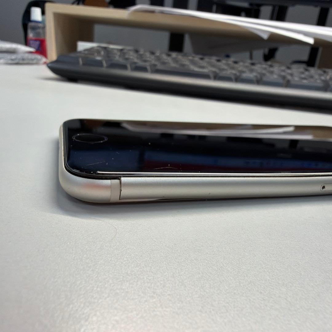 訳あり iPhone SE3 128GB スターライト 75% 歪み・浮きあり