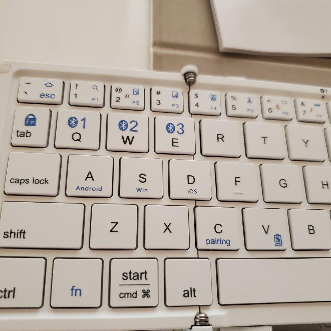 テンキー付き３つ折りモバイルキーボード