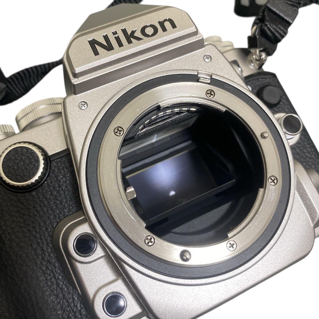 超美品 Nikon Df 一眼レフ　外箱　付属品付き　シルバー