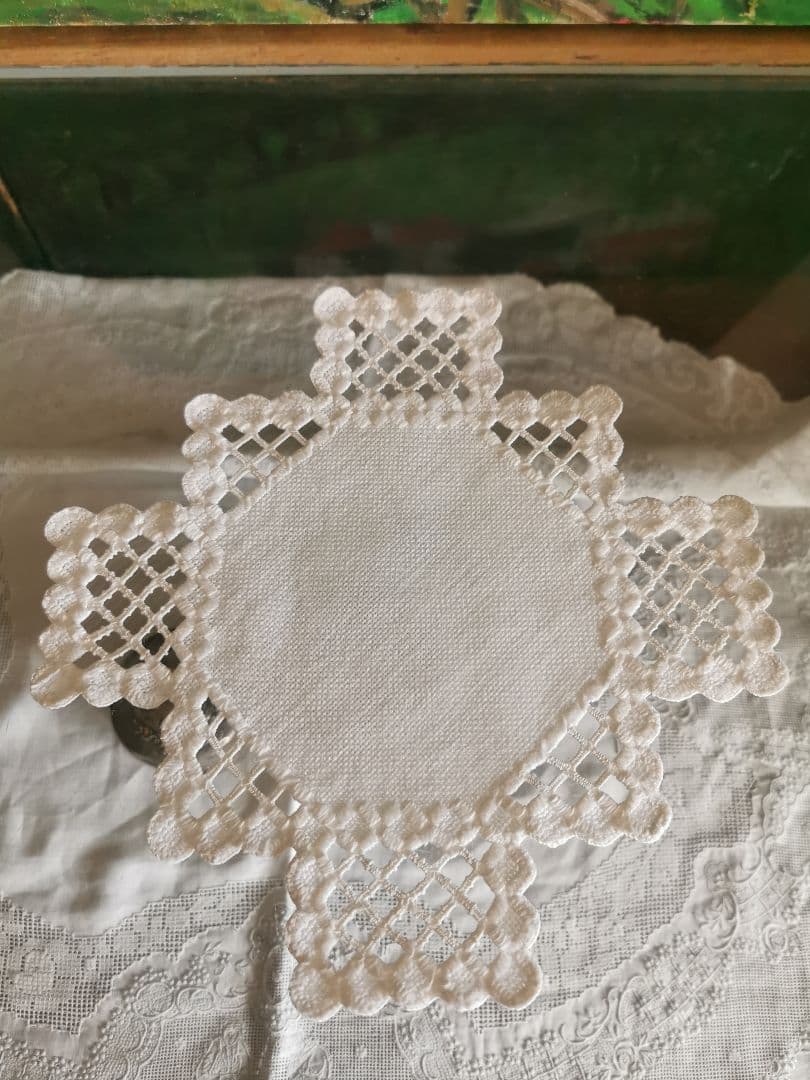 アンティークノルウェー ハーダンガー刺繍レース 十字架クロス型ドイリー マットβ