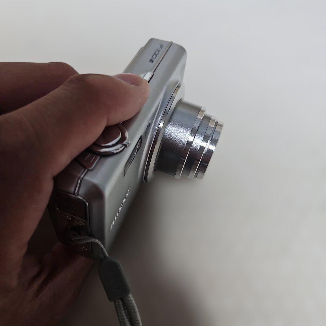 FUJIFILM FINEPIX F100fdデジカメ
